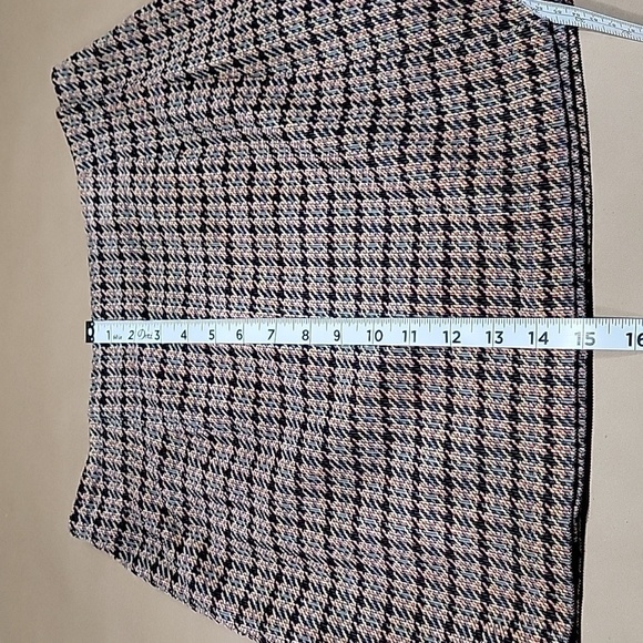 The Limited Size 2 Houndstooth Plaid Wrap Mini Skirt, Excellent Used Condition - Picture 8 of 10